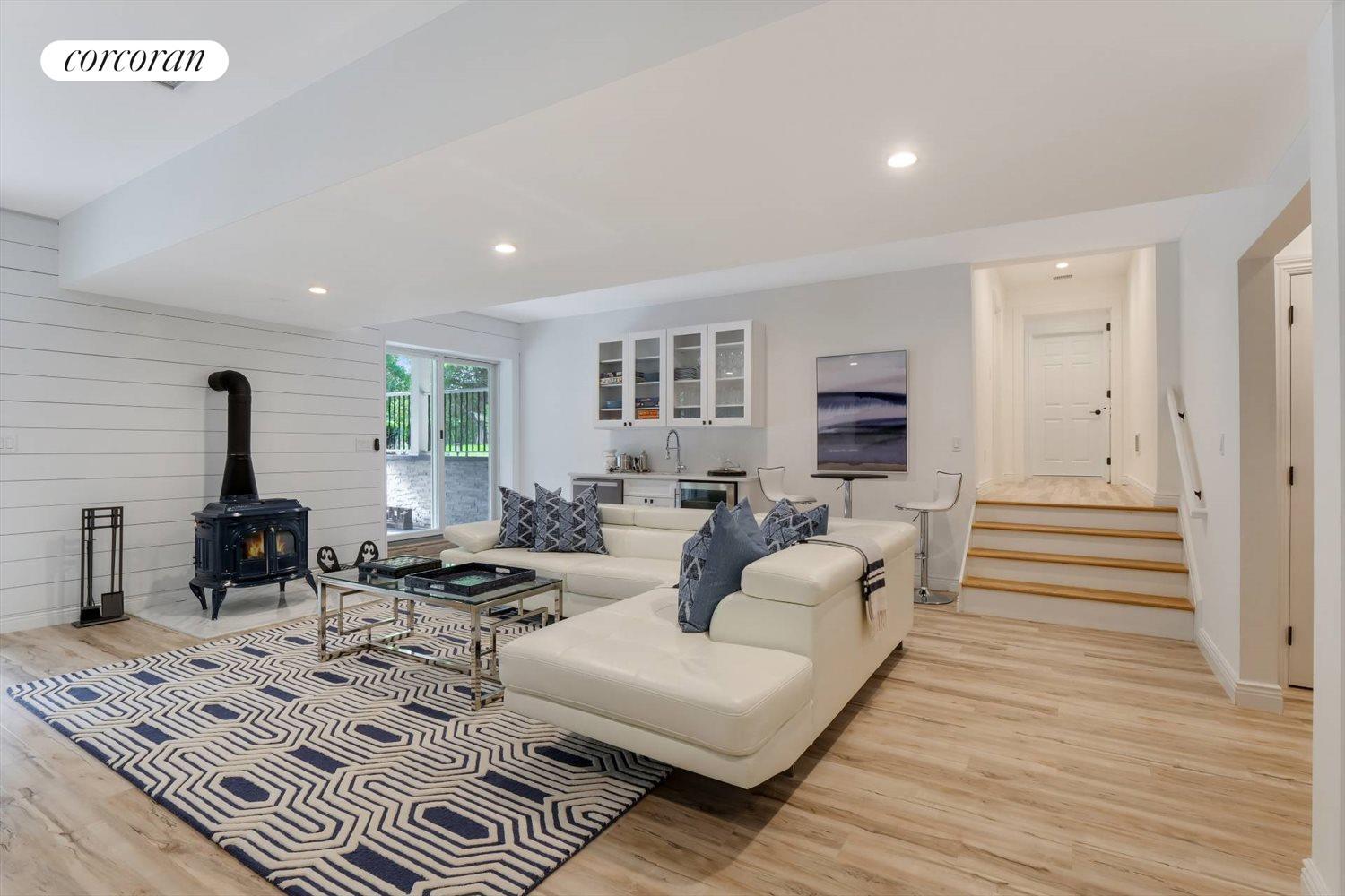 The Hamptons Real Estate | View 141 Middle Pond Road | room 21 | View 22