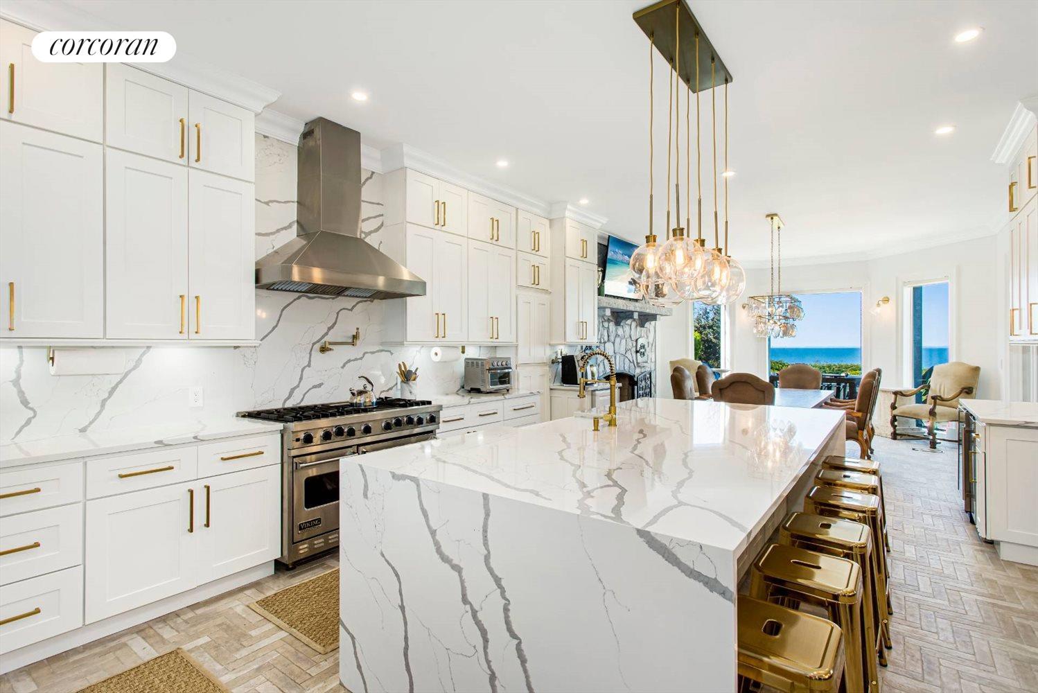 The Hamptons Real Estate | View 3875 Hallock Lane Ext | Chef's Kitchen | View 8