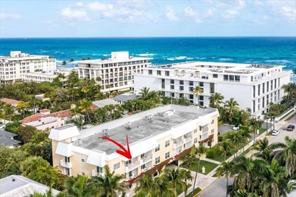 Homes for sale in Palm Beach | View 127 Peruvian Avenue 301 | 2 Beds, 2 Baths