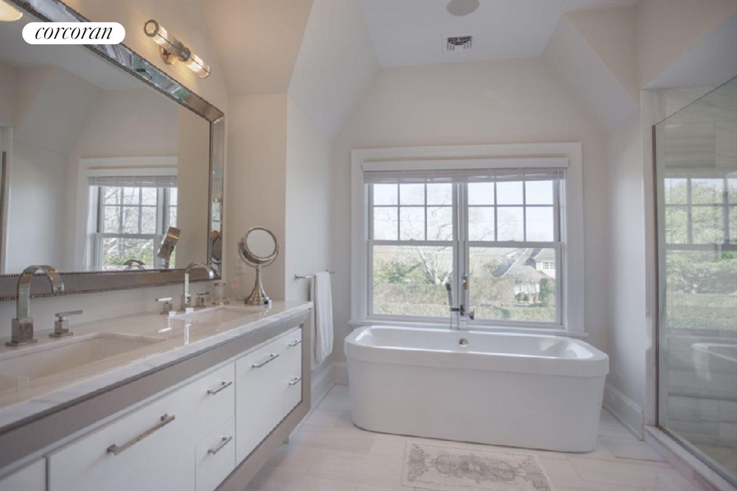 The Hamptons Real Estate | View  | master bathroom | View 10